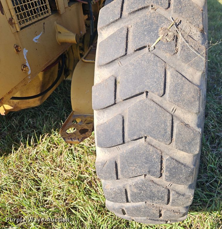 image for item DT7564 1985 Caterpillar 120G motor grader