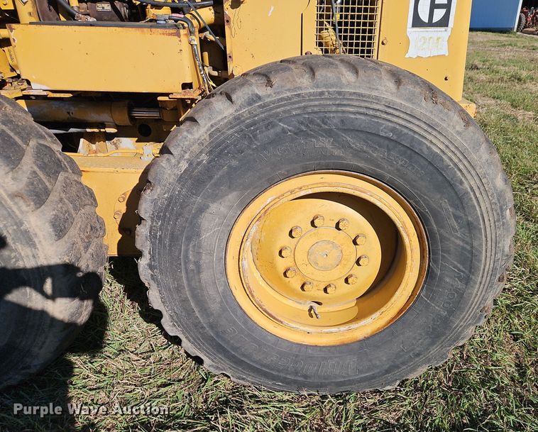 image for item DT7564 1985 Caterpillar 120G motor grader