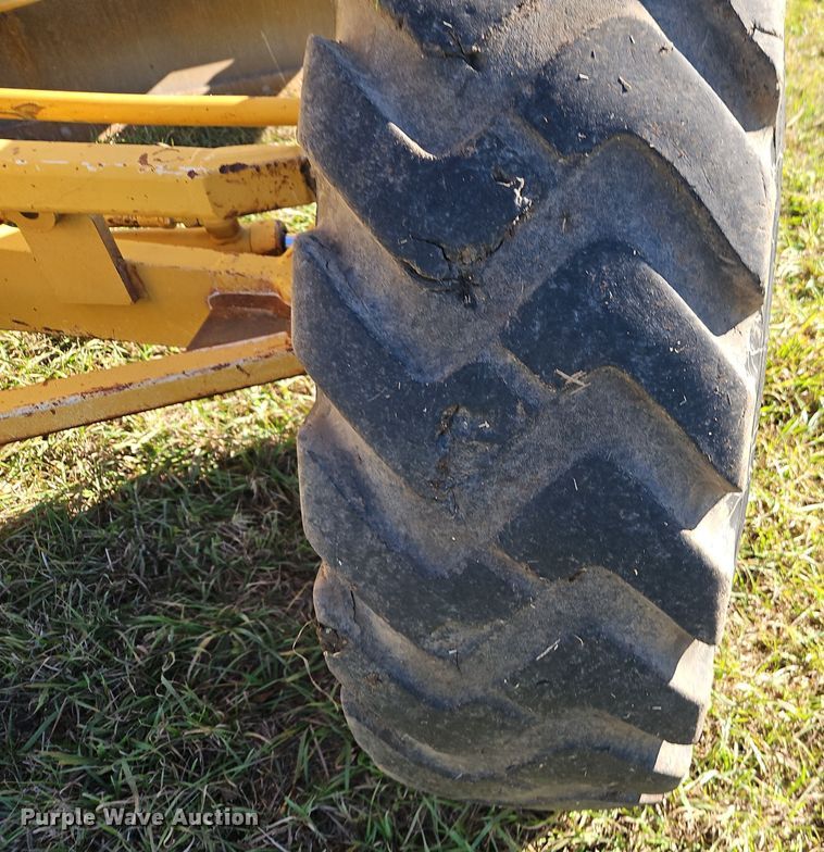 image for item DT7564 1985 Caterpillar 120G motor grader