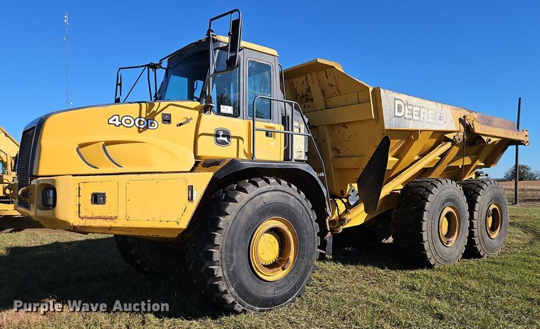 image for item DT7565 2006 John Deere 400D haul truck