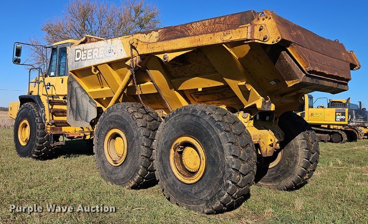 image for item DT7565 2006 John Deere 400D haul truck