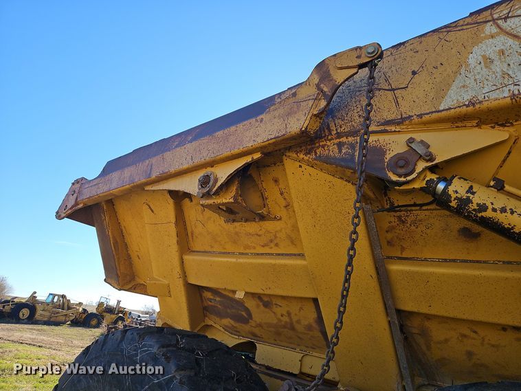 image for item DT7565 2006 John Deere 400D haul truck