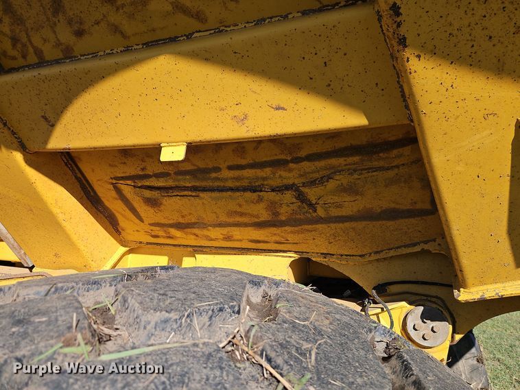 image for item DT7565 2006 John Deere 400D haul truck
