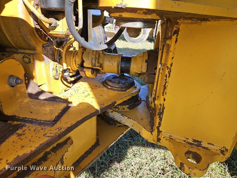 image for item DT7565 2006 John Deere 400D haul truck