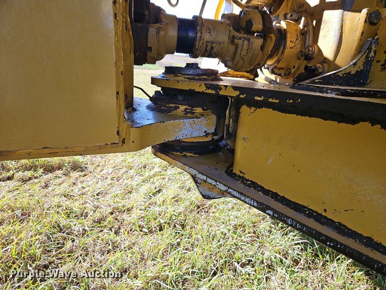 image for item DT7565 2006 John Deere 400D haul truck