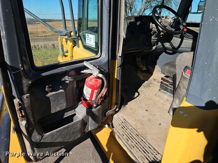 image for item DT7565 2006 John Deere 400D haul truck
