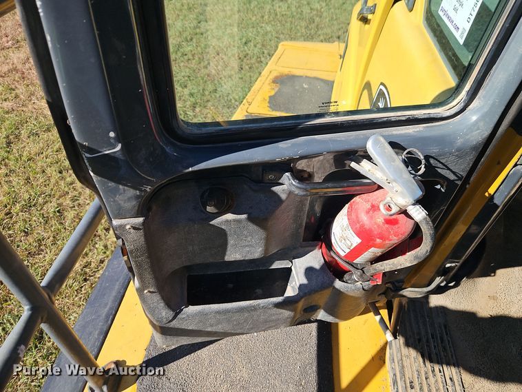 image for item DT7565 2006 John Deere 400D haul truck