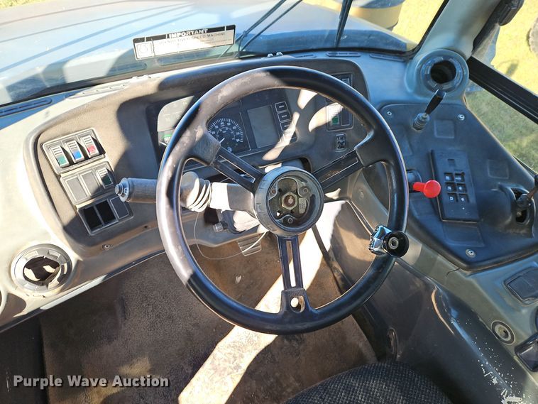 image for item DT7565 2006 John Deere 400D haul truck