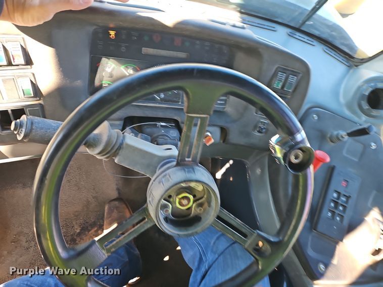 image for item DT7565 2006 John Deere 400D haul truck