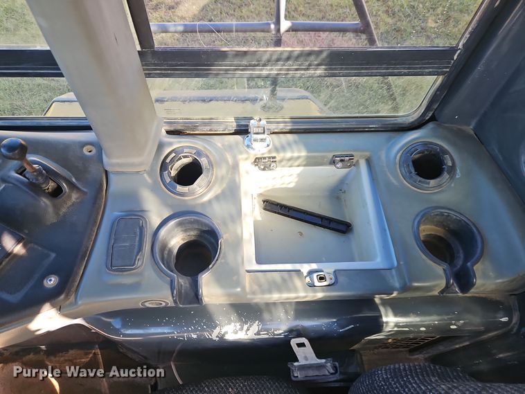 image for item DT7565 2006 John Deere 400D haul truck