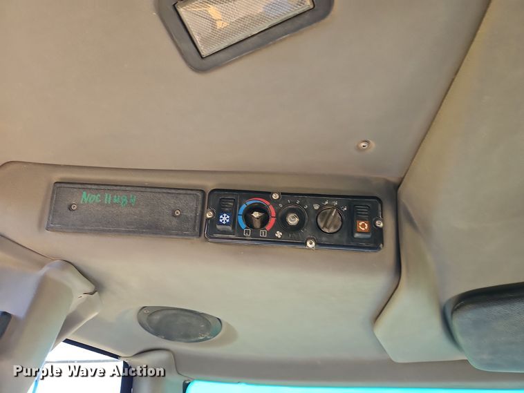 image for item DT7565 2006 John Deere 400D haul truck