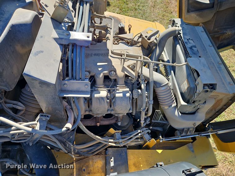 image for item DT7565 2006 John Deere 400D haul truck