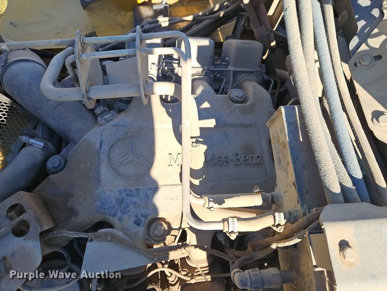 image for item DT7565 2006 John Deere 400D haul truck