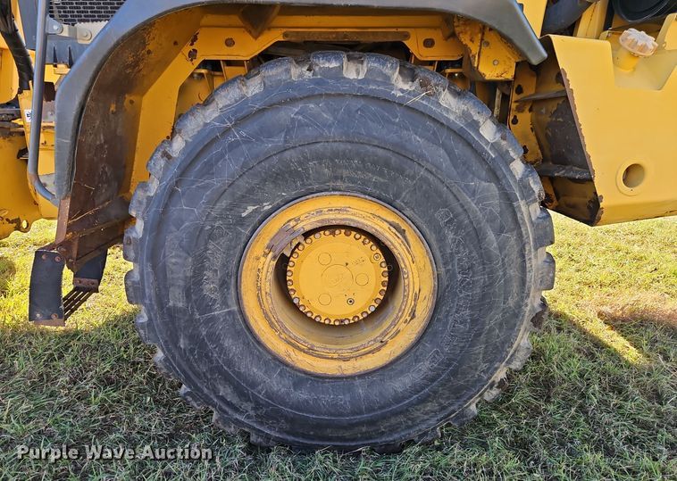 image for item DT7565 2006 John Deere 400D haul truck