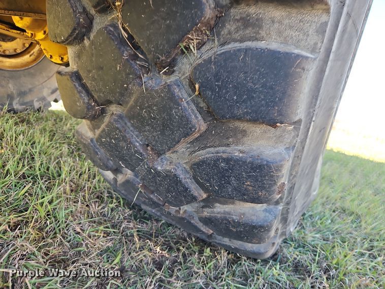 image for item DT7565 2006 John Deere 400D haul truck