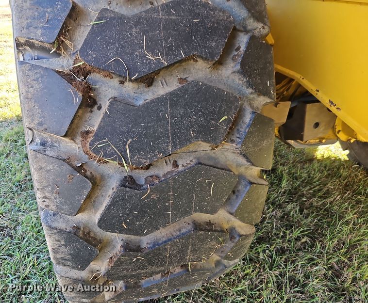 image for item DT7565 2006 John Deere 400D haul truck