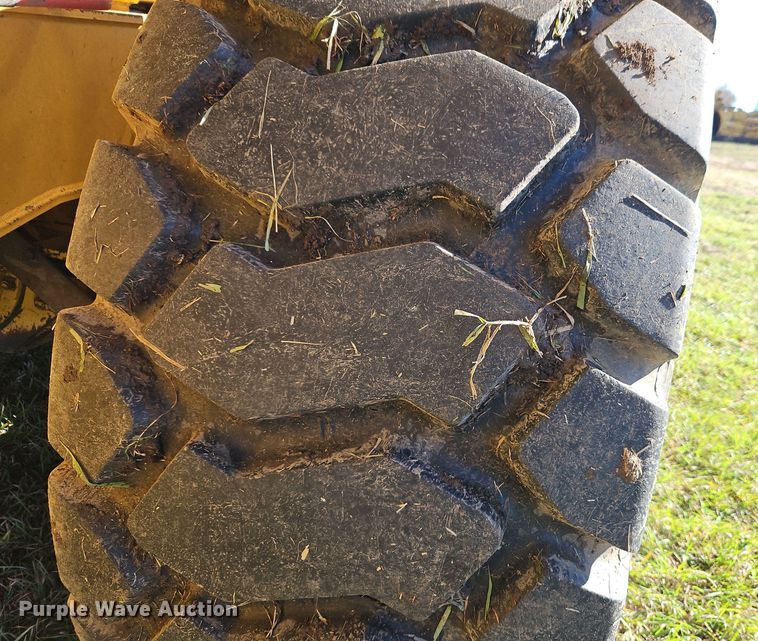 image for item DT7565 2006 John Deere 400D haul truck