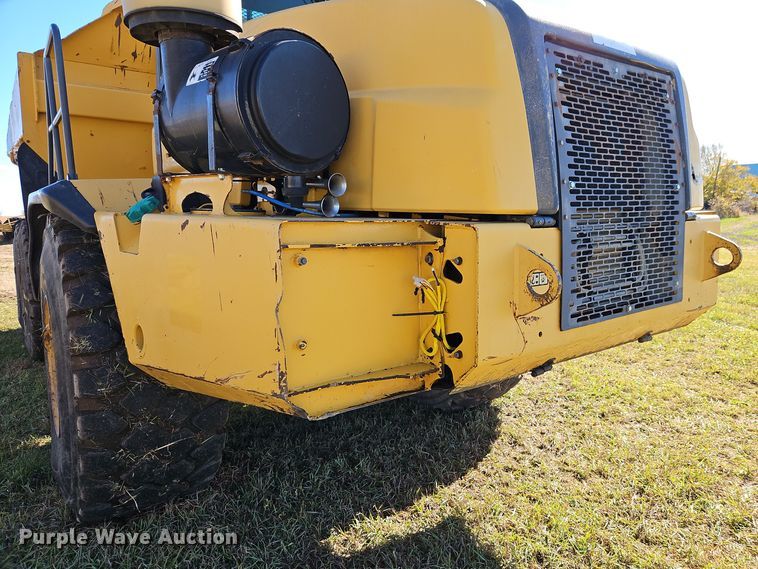 image for item DT7567 2006 John Deere 400D haul truck