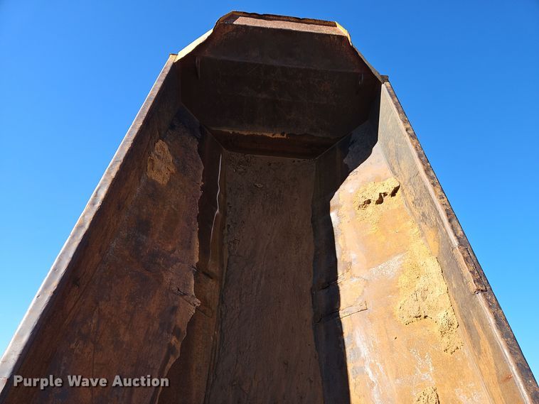 image for item DT7567 2006 John Deere 400D haul truck