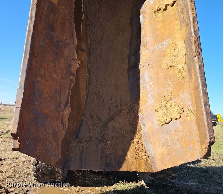 image for item DT7567 2006 John Deere 400D haul truck