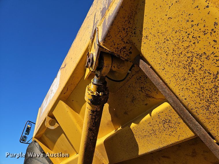 image for item DT7567 2006 John Deere 400D haul truck