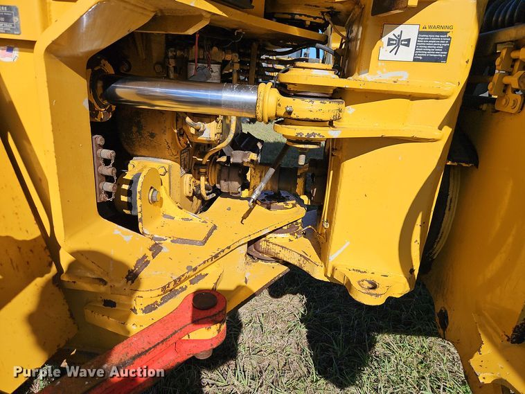 image for item DT7567 2006 John Deere 400D haul truck