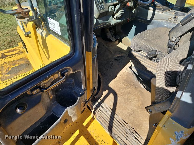 image for item DT7567 2006 John Deere 400D haul truck