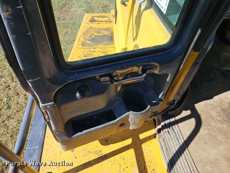 image for item DT7567 2006 John Deere 400D haul truck