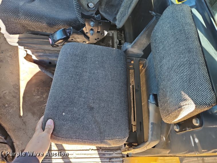 image for item DT7567 2006 John Deere 400D haul truck