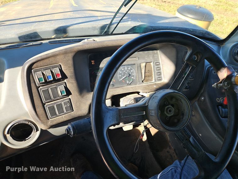 image for item DT7567 2006 John Deere 400D haul truck