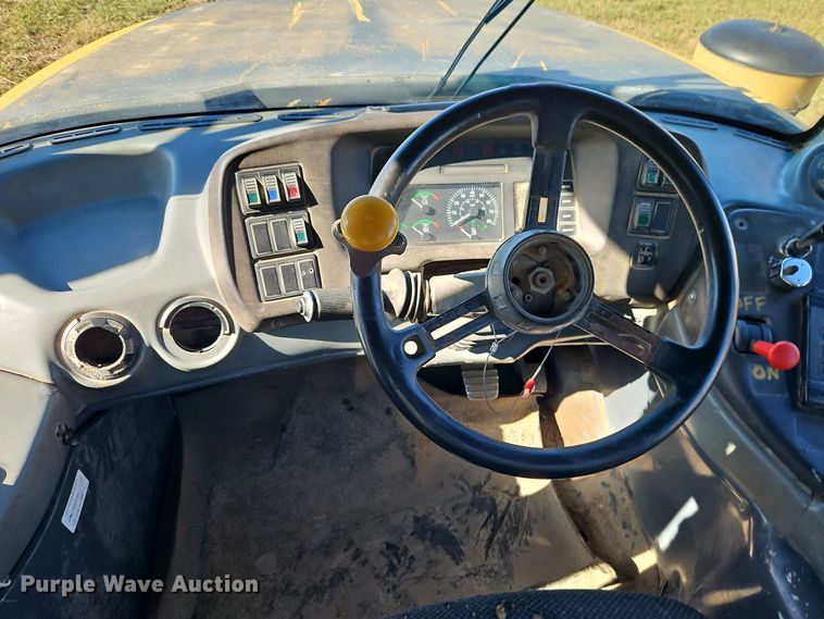 image for item DT7567 2006 John Deere 400D haul truck