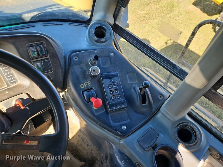 image for item DT7567 2006 John Deere 400D haul truck