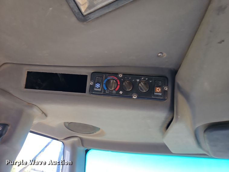 image for item DT7567 2006 John Deere 400D haul truck