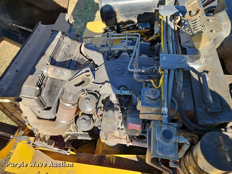 image for item DT7567 2006 John Deere 400D haul truck