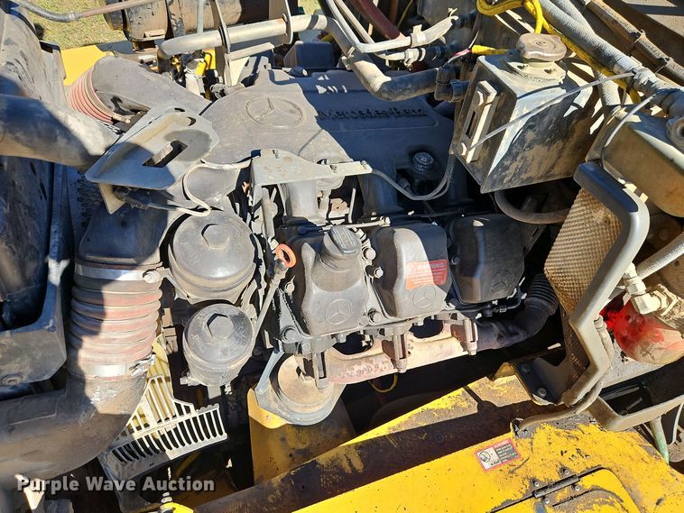 image for item DT7567 2006 John Deere 400D haul truck