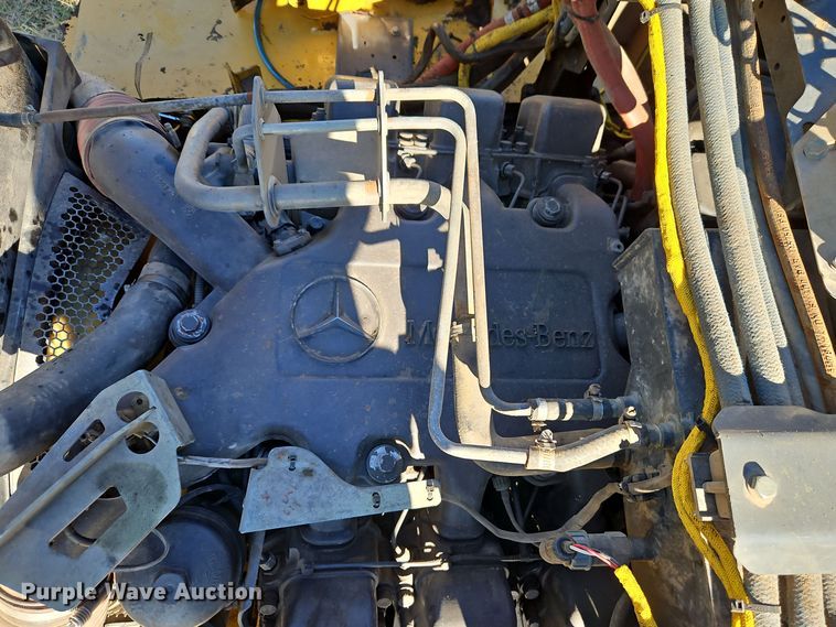 image for item DT7567 2006 John Deere 400D haul truck