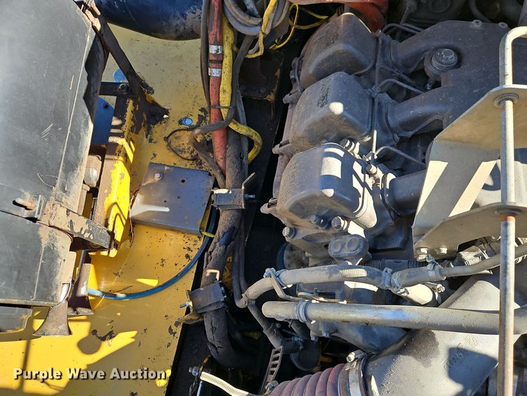 image for item DT7567 2006 John Deere 400D haul truck