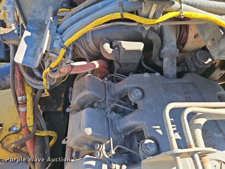 image for item DT7567 2006 John Deere 400D haul truck