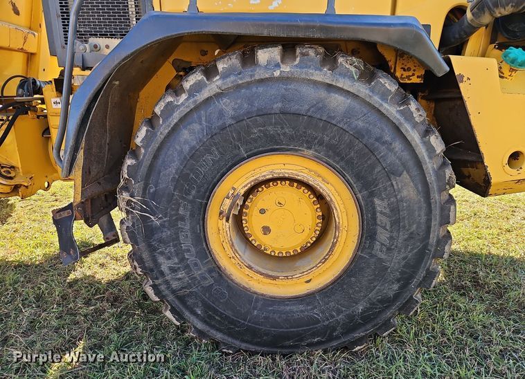 image for item DT7567 2006 John Deere 400D haul truck