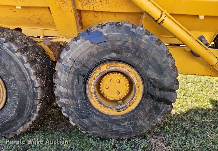 image for item DT7567 2006 John Deere 400D haul truck