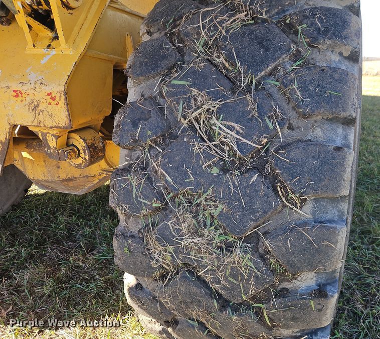 image for item DT7567 2006 John Deere 400D haul truck