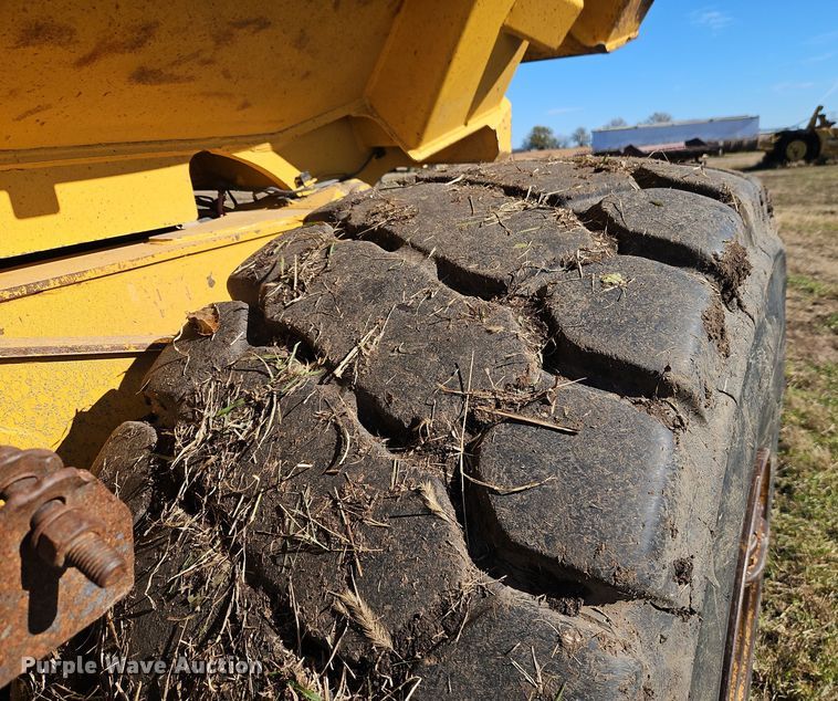 image for item DT7567 2006 John Deere 400D haul truck