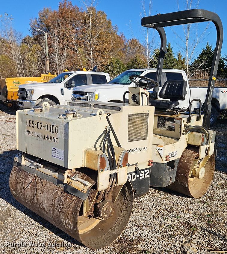 image for item DT7571 1999 Ingersoll-Rand DD-32 double drum vibratory roller