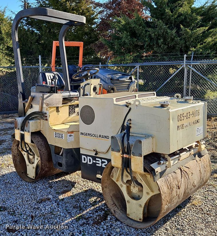 image for item DT7571 1999 Ingersoll-Rand DD-32 double drum vibratory roller