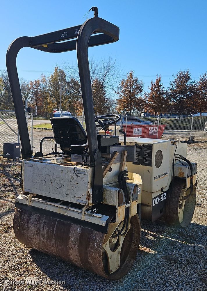 image for item DT7571 1999 Ingersoll-Rand DD-32 double drum vibratory roller