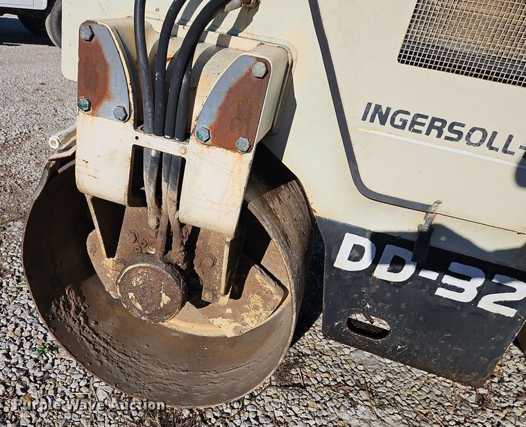 image for item DT7571 1999 Ingersoll-Rand DD-32 double drum vibratory roller