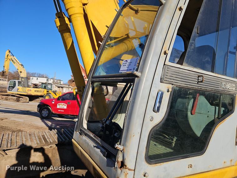 image for item DT7575 1998 Kobelco SK200LC MARK IV excavator