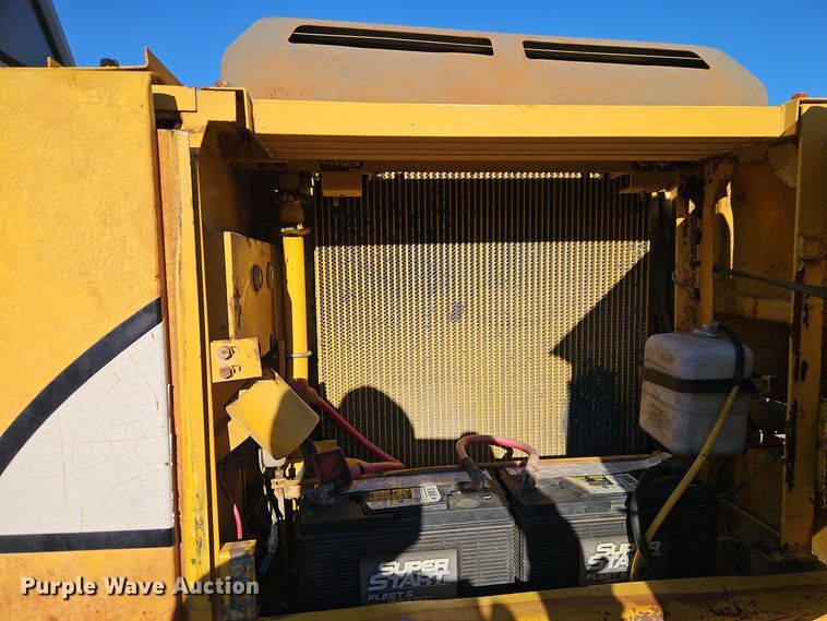 image for item DT7575 1998 Kobelco SK200LC MARK IV excavator