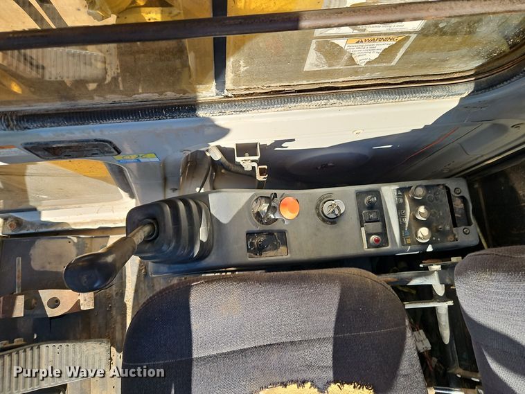 image for item DT7575 1998 Kobelco SK200LC MARK IV excavator