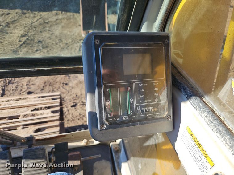 image for item DT7575 1998 Kobelco SK200LC MARK IV excavator